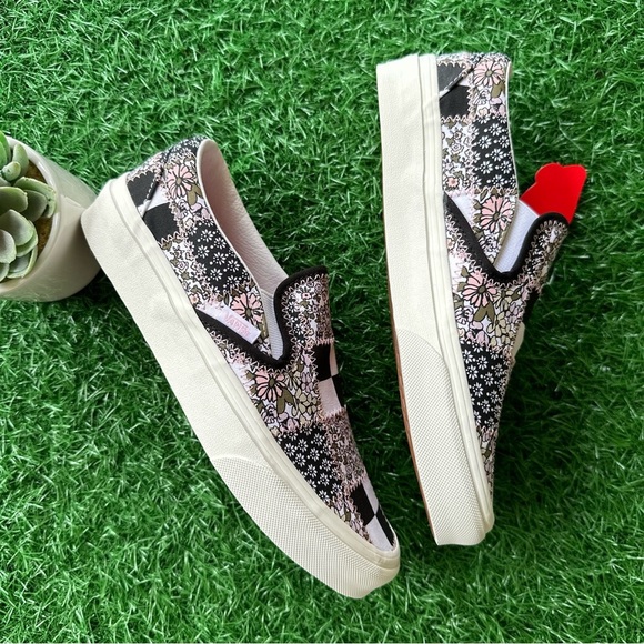💫Vans Classic Slip On Patchwork Floral SEND OFFERS - Picture 4 of 10